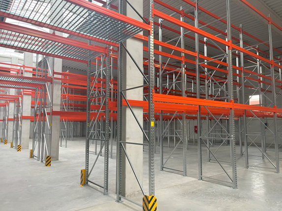 Skladování – regálový systém FLYTT Logistics CZ